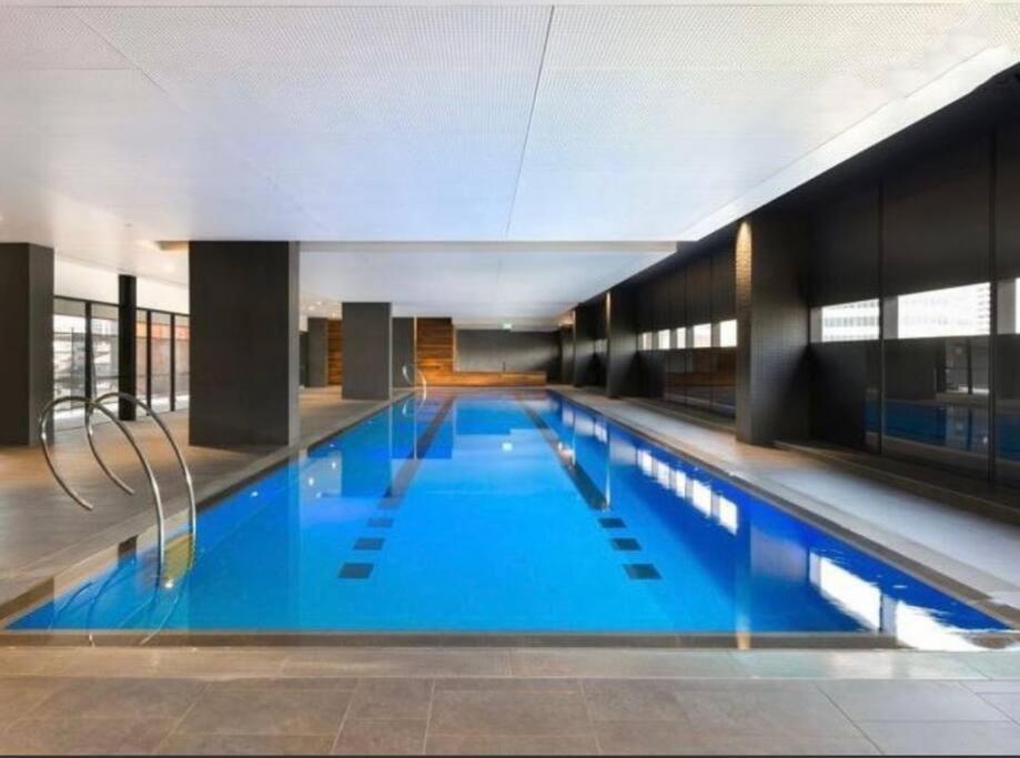 Stunning 2-Bed Apartment With Panoramic Cbd Views, Melbourne